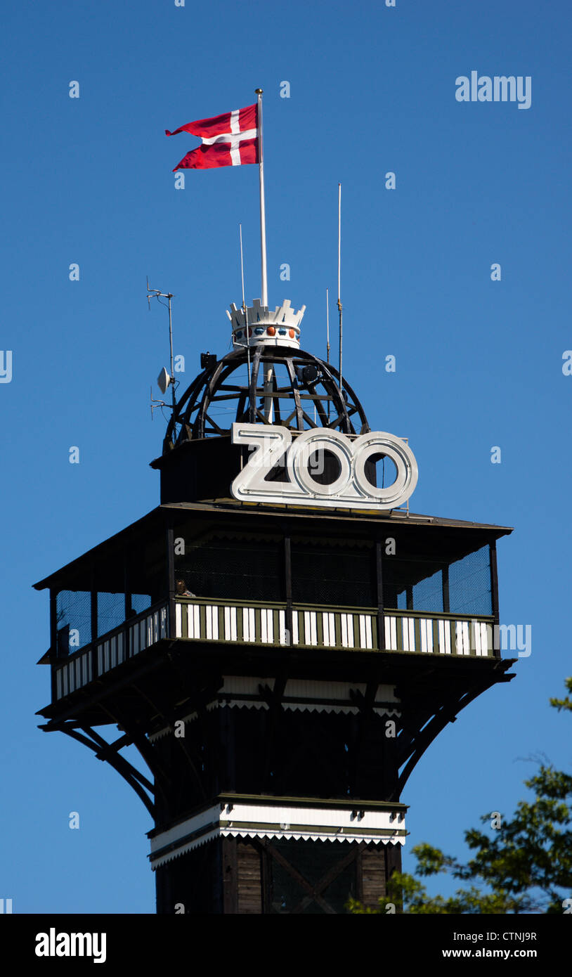 Der kultige Turm von Kopenhagen Zoo. Der Zoo ist oben auf dem höchsten Punkt i der Stadt, haben Sie einen herrlichen Blick vom Turm Stockfoto