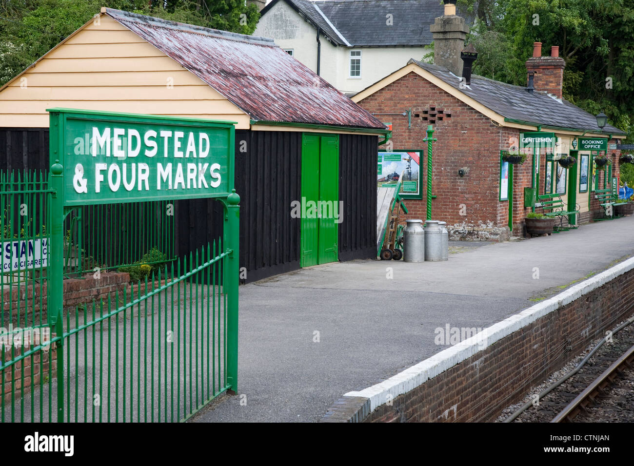 Meadsted und vier Marken Bahnlinie Station Brunnenkresse; Hampshire; England; UK Stockfoto