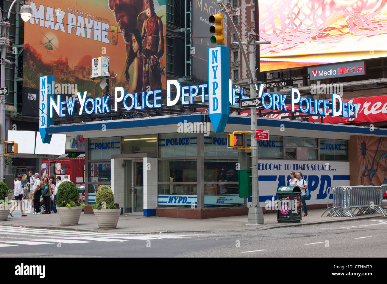 Die New York Police Department-Station auf dem Times Square, Teil des Mid-Town (14.) Bezirk in New York City. Stockfoto