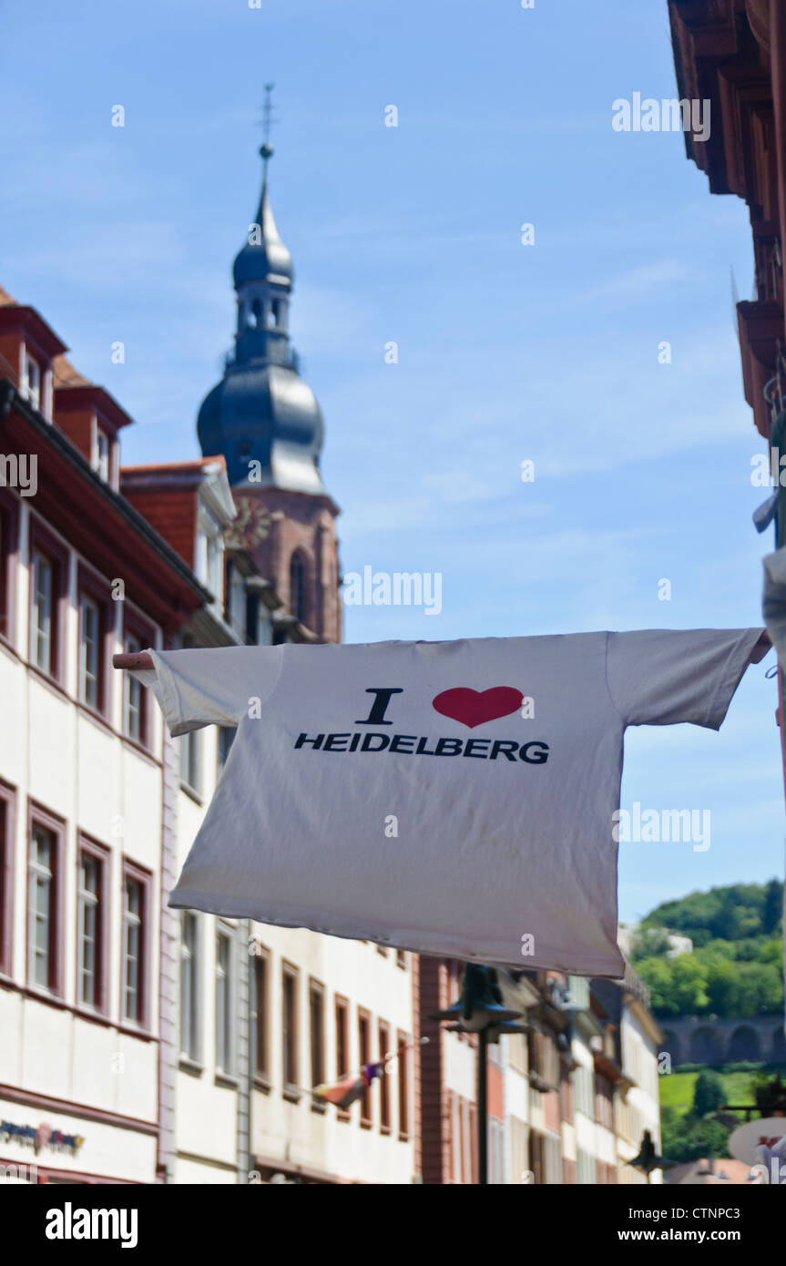 'Ich liebe Heidelberg' T-Shirt' über die Hauptstraße der Altstadt von Heidelberg Deutschland Europa Stockfoto