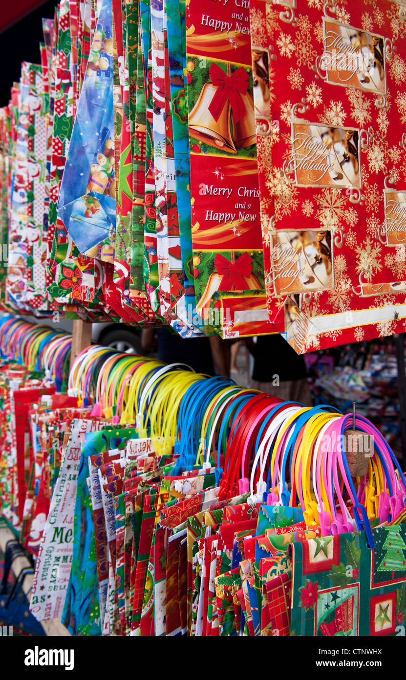 Christmas shopping bags Fotos und Bildmaterial in hoher Auflösung Alamy