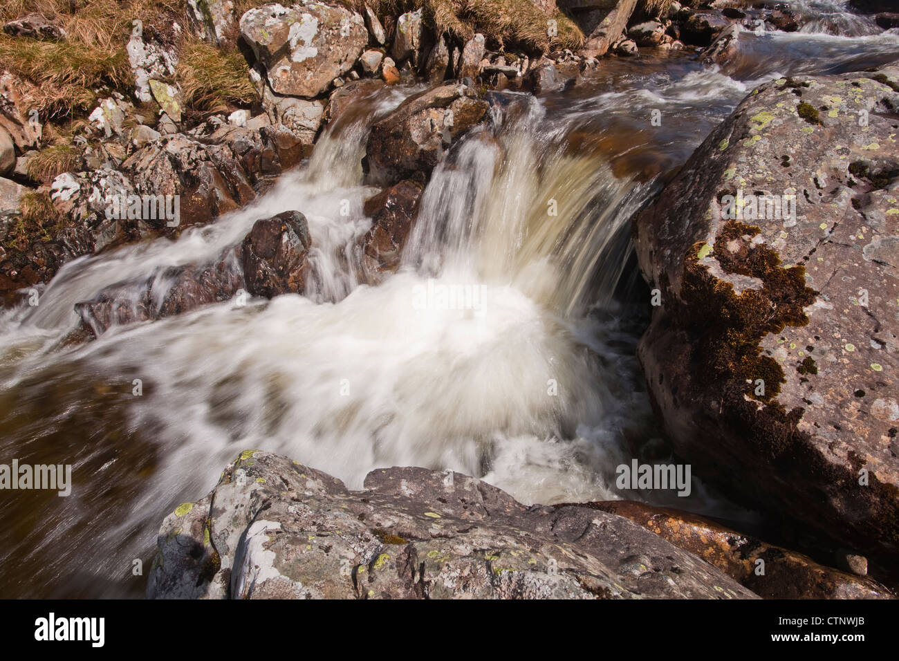 Ein Wasserfall in den Scottish Borders in der Nähe von Talla Reservoir. Stockfoto