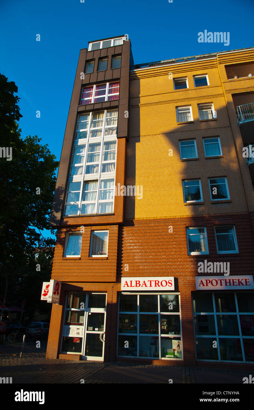 Apotheke und Wohnungsbau am Hein-Köllisch-Platz Platz Sankt Pauli Bezirk Hamburg Deutschland Europa Stockfoto