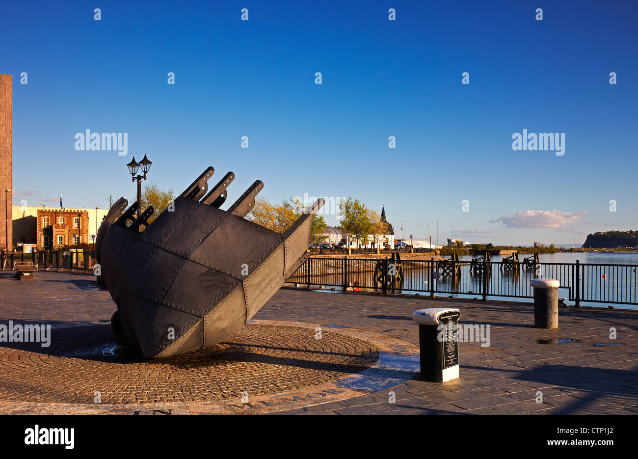 Skulptur, Seeleute, während des zweiten Weltkriegs, Bucht von Cardiff, Wales, UK starb Stockfoto