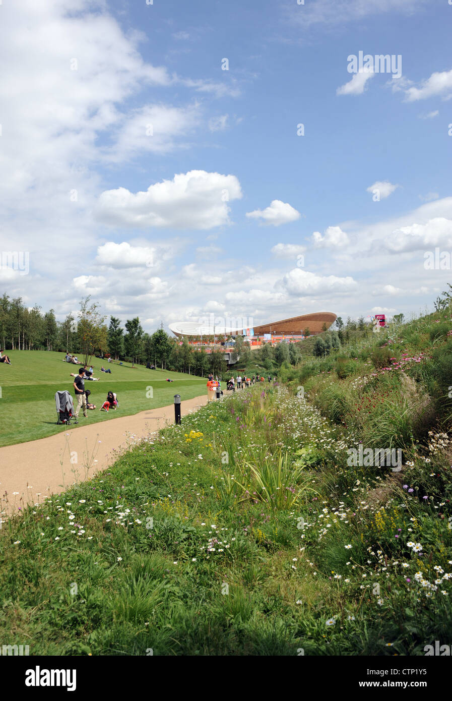 Atmosphäre im Olympic Park in Stratford, East London am ersten Tag der Olympischen Spiele in London 2012 Stockfoto