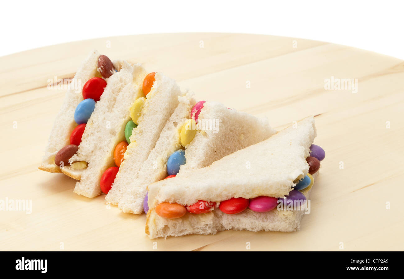 Kinder Spaß-party Essen eine Praline Sandwich - Studio gedreht Stockfoto