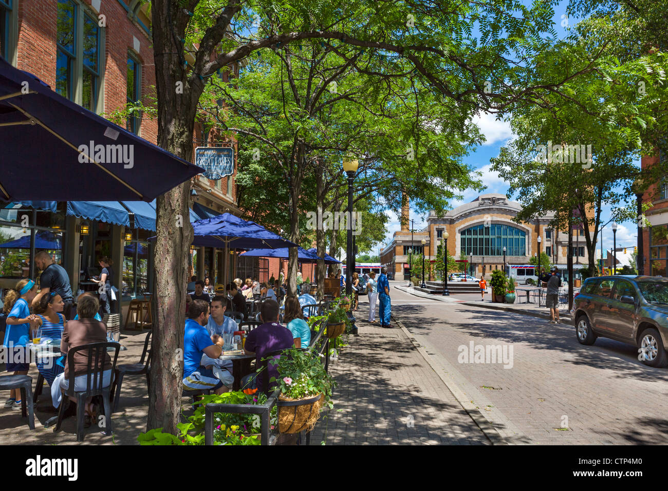 Great Lakes Brewing Co Brauhaus auf der Market Street mit West Side Markt hinter, Ohio City, Cleveland, Ohio, USA Stockfoto