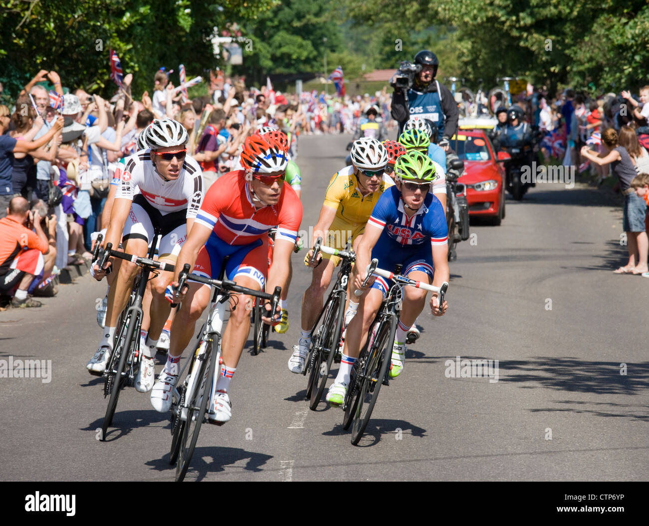 Olympiade 2012 in London, Radfahren, Straßenlauf Männer. Die Spitzengruppe an Ripley, Surrey. Stockfoto