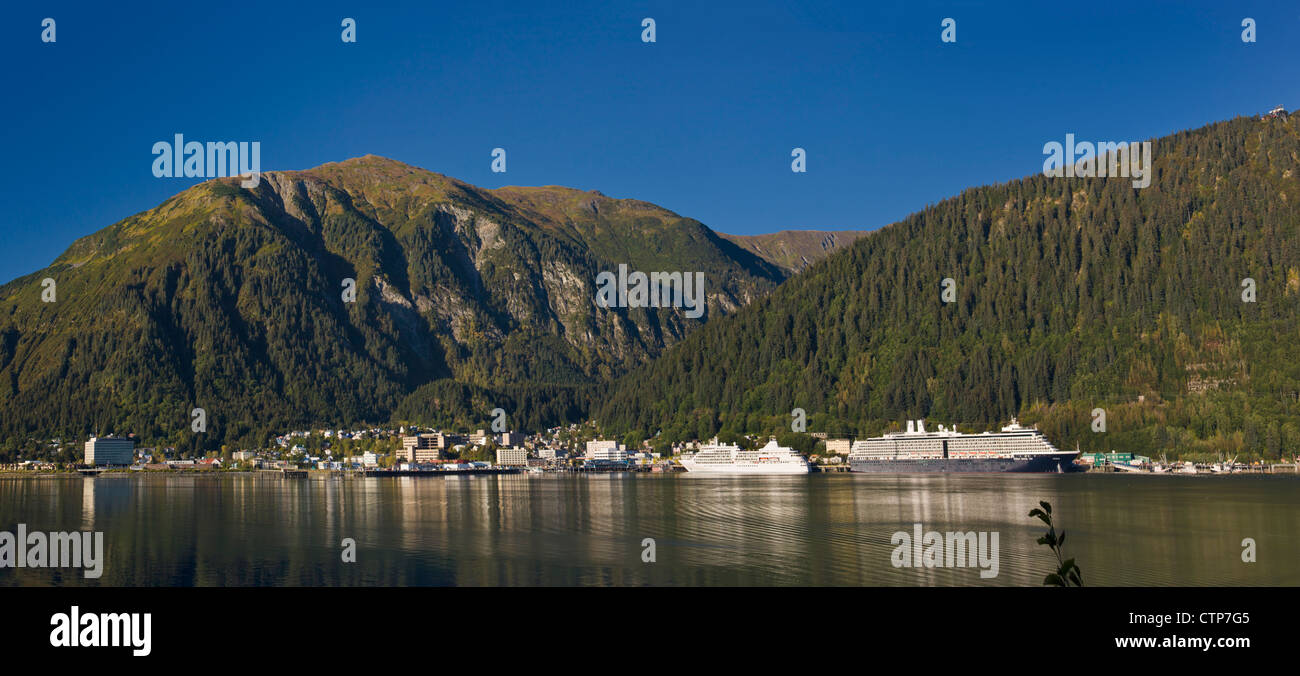 Blick auf die Innenstadt von Juneau von Douglas Island, südöstlichen Alaska, Sommer Stockfoto