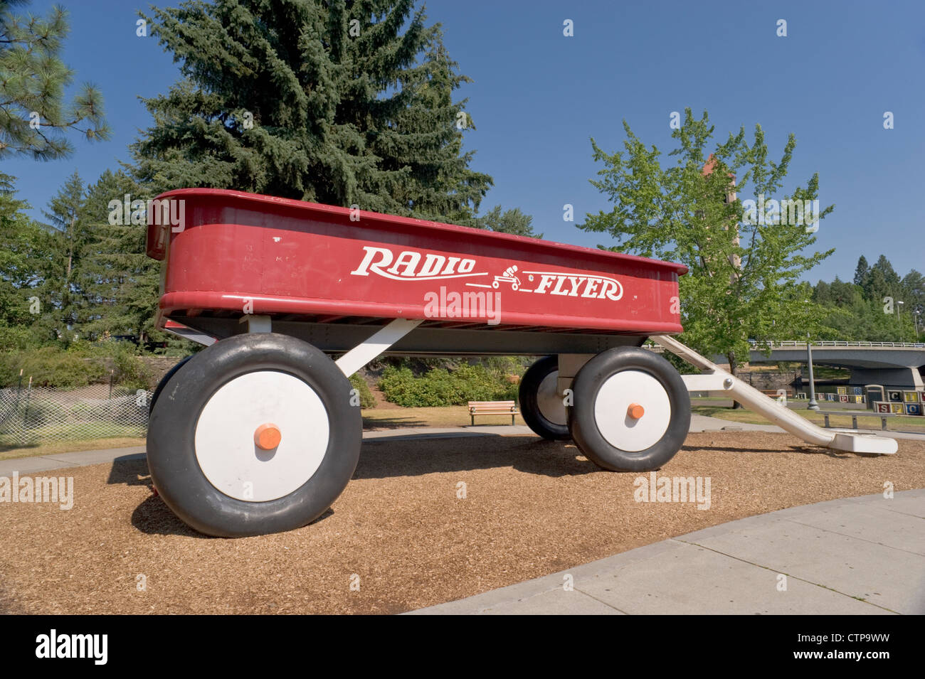 radio flyer wagon stockfotos radio flyer wagon bilder alamy radio flyer elmwood park