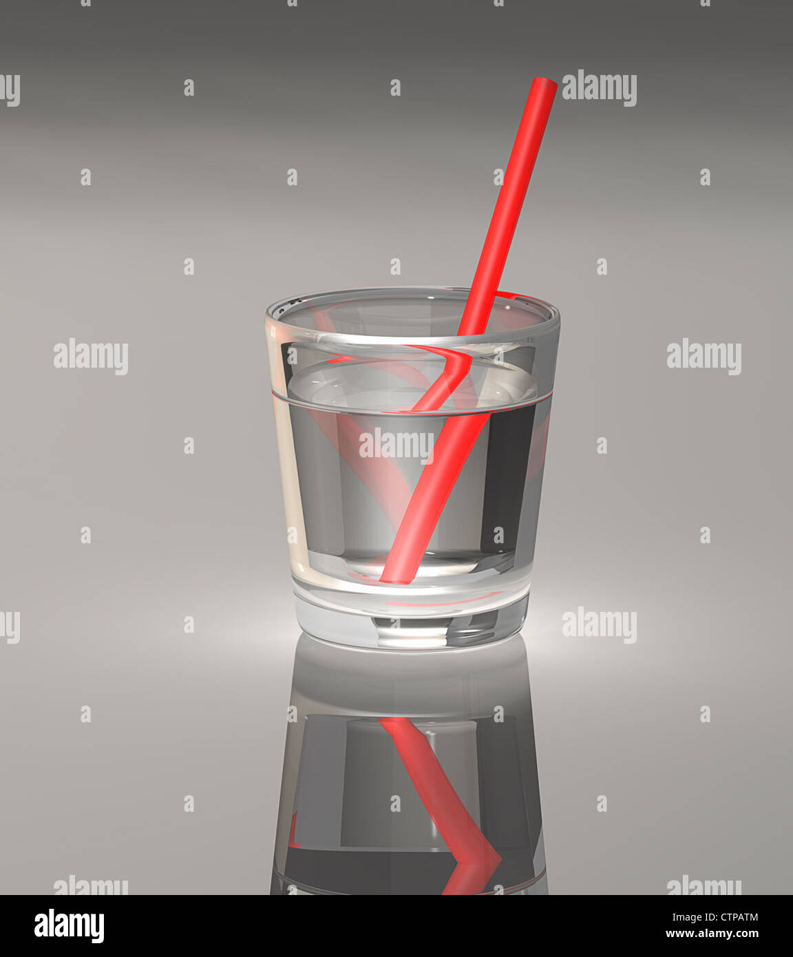 Brechung des Lichts durch ein Glas Wasser Stockfoto