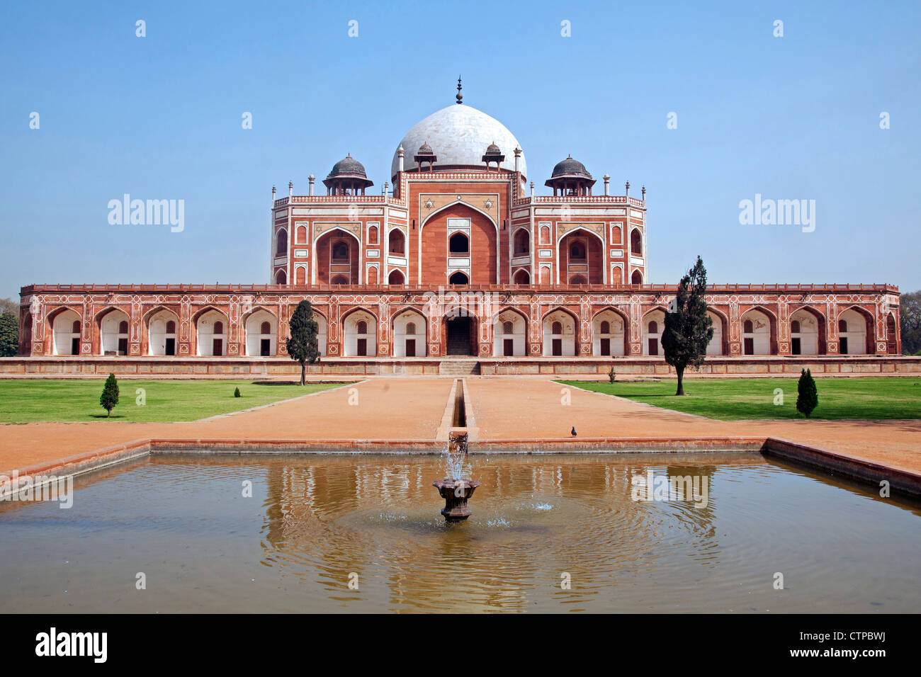 Brunnen im Garten Charbagh des Grabes von Humayun in Delhi, Indien Stockfoto