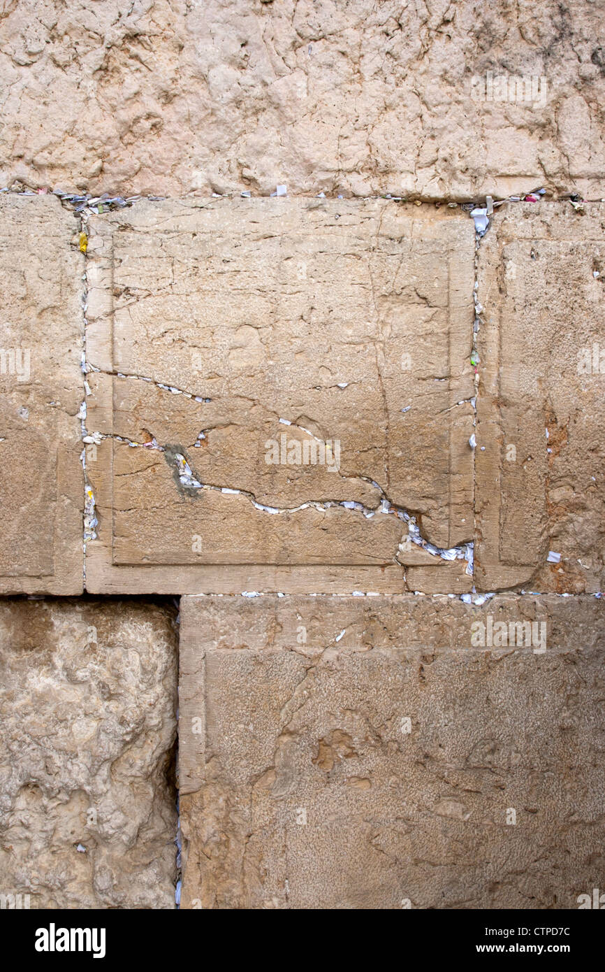 Gebet-Notizen in den Ritzen der Klagemauer. Jerusalem, Israel Stockfoto