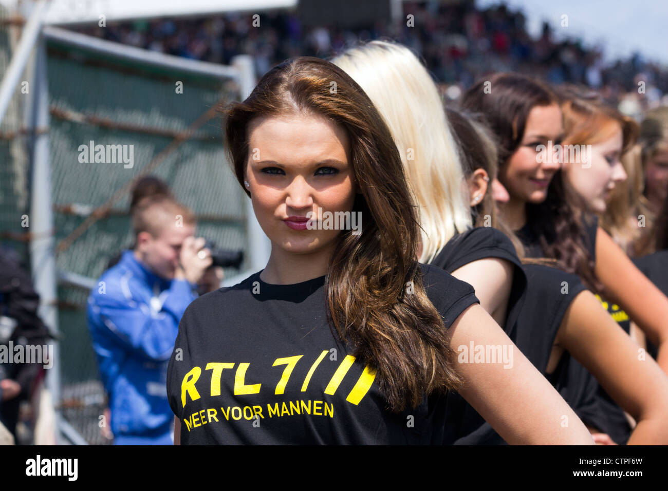 Niederländische Raster Mädchen posiert auf RTL GP Masters der Formel 3 Stockfoto