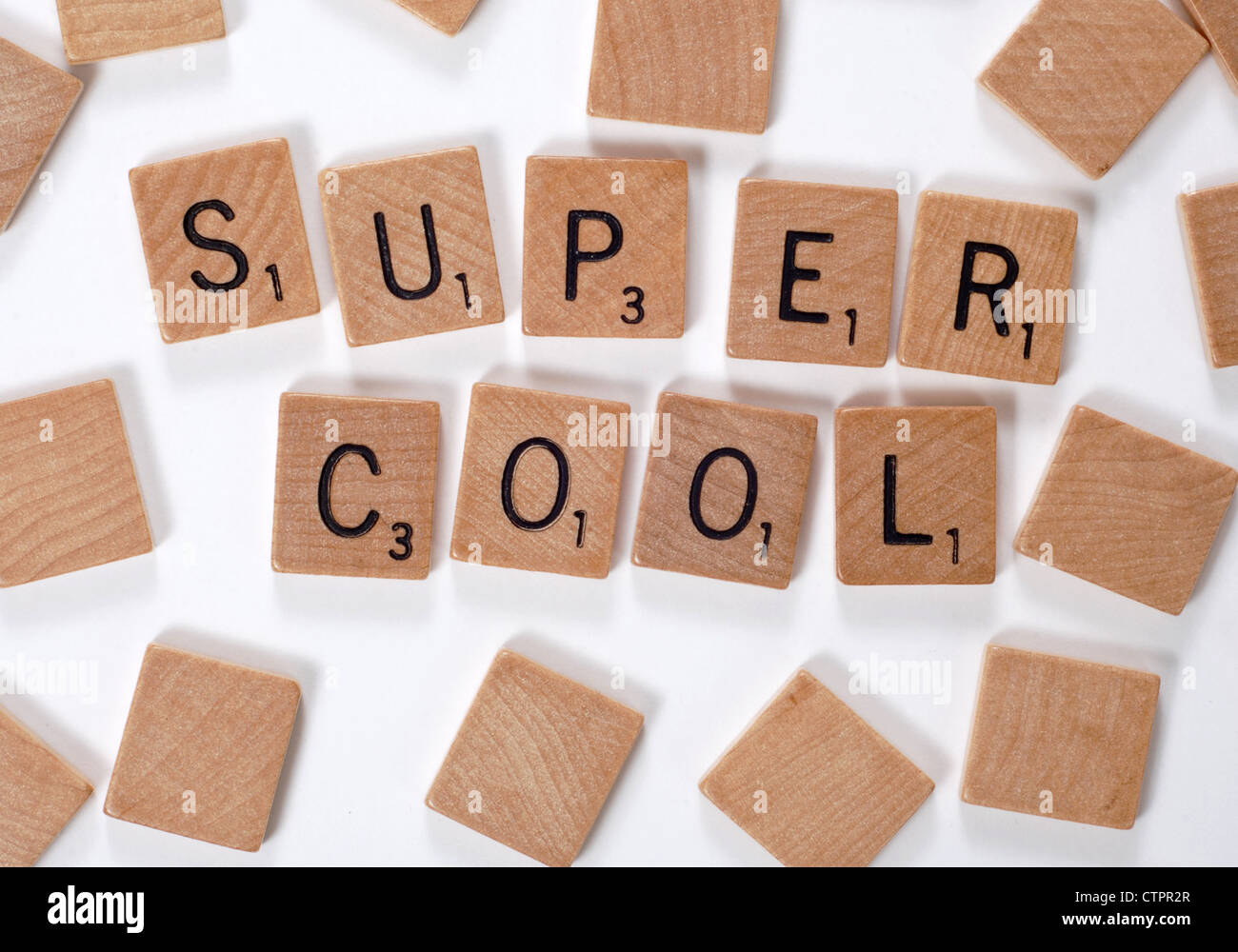 Neues Wort aus einem Wörterbuch: Supercool, ausgeschrieben mit Holzfliesen Stockfoto