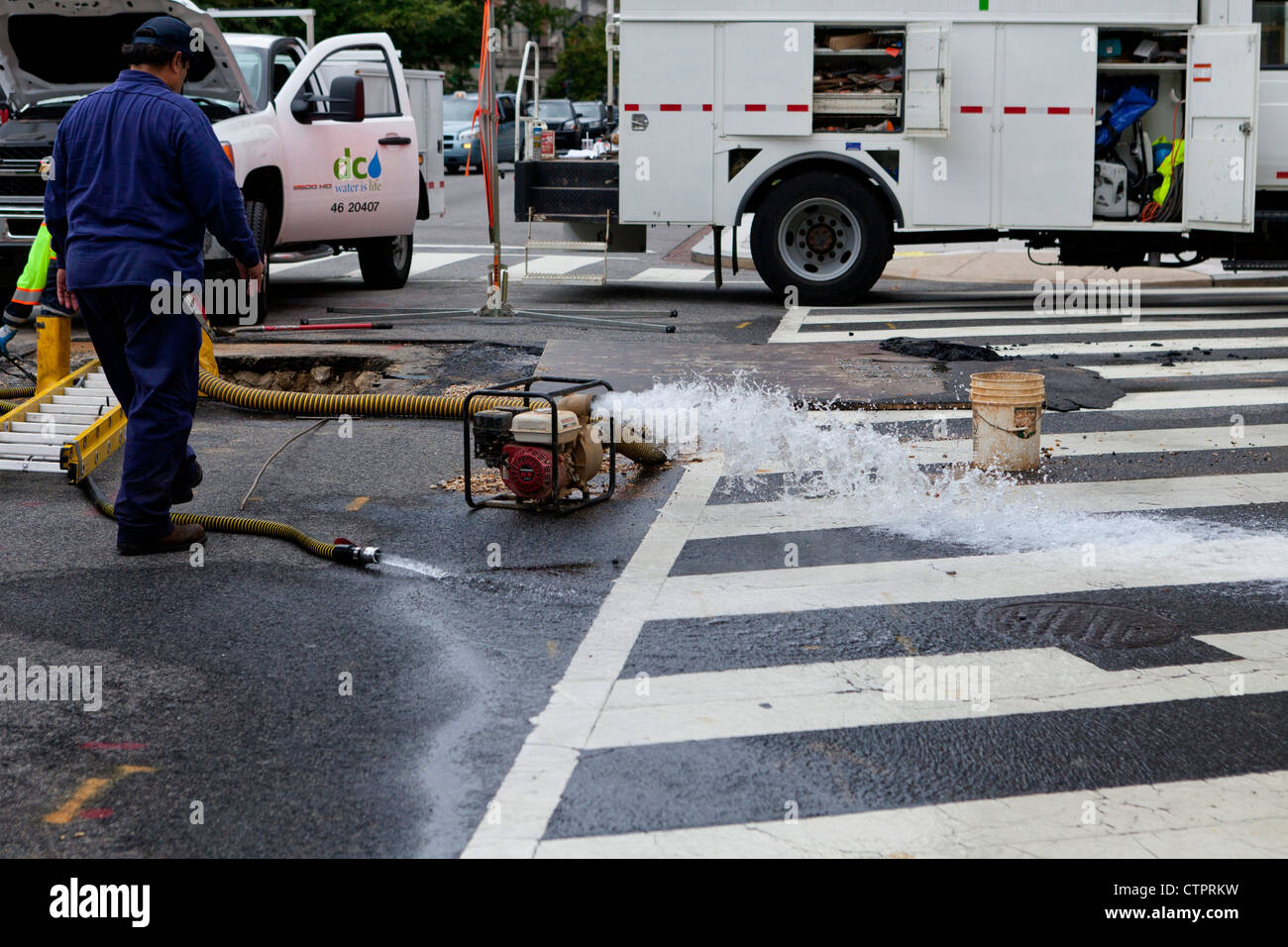 Eine motorisierte Wasserpumpe verwendet in der Kanalisation Stockfoto