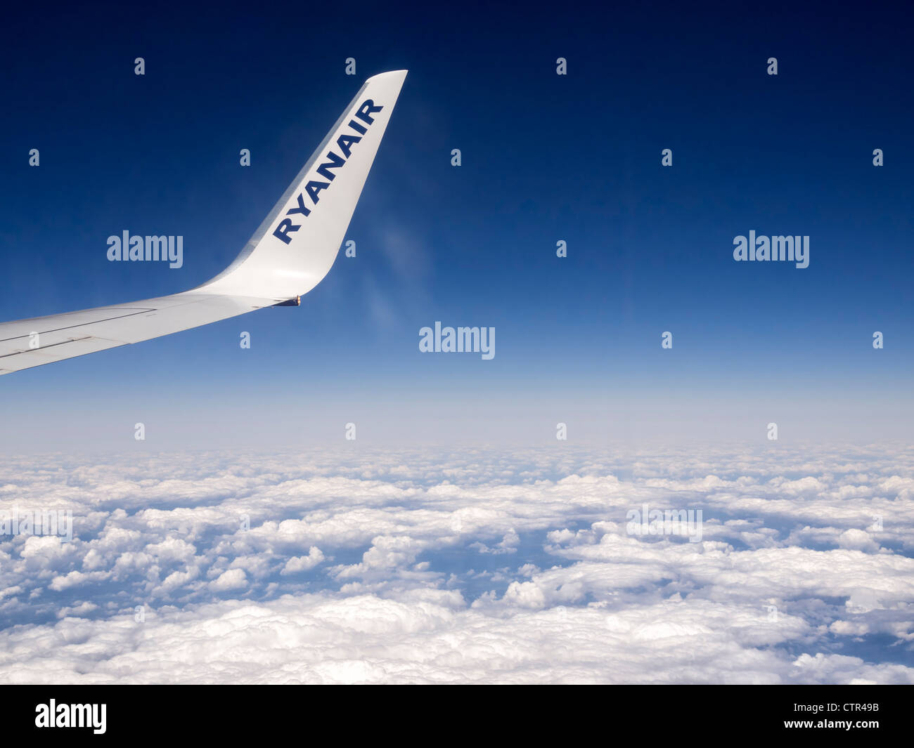 Ryanair-Tragfläche Stockfoto