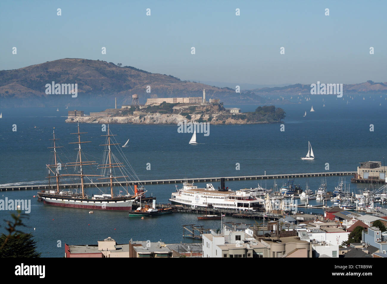 Blick von San Fransisco auf Alcatraz Gefängnis. Stockfoto