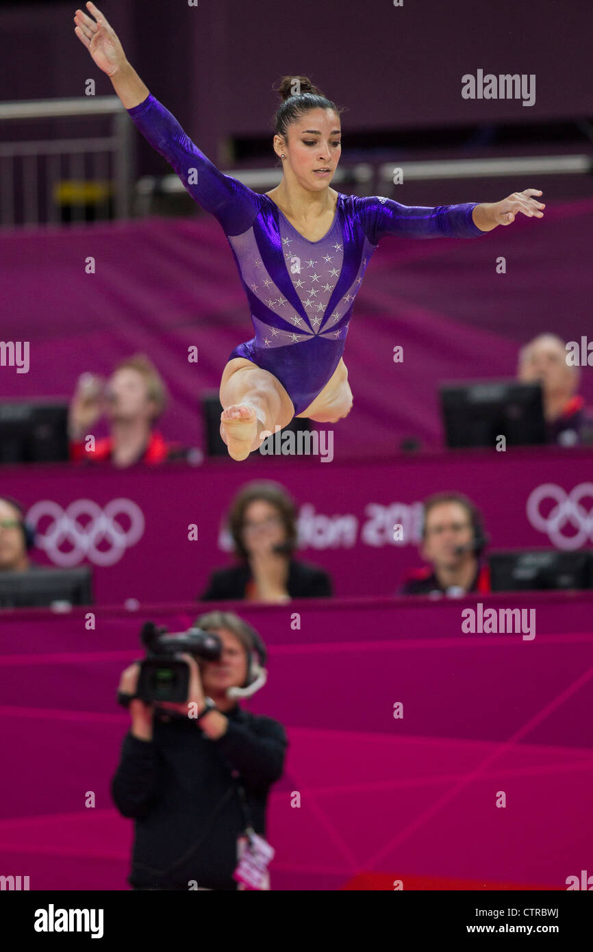 Alexandra Raisman (USA) Vorformen der Fußbodenübung während die Damenmannschaft qualifying in der Olympischen Sommerspiele 2012, London Stockfoto
