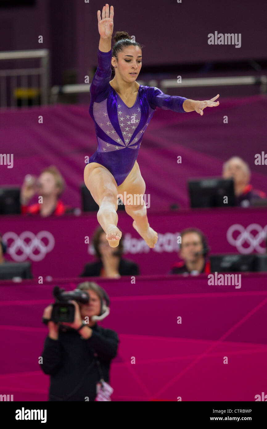 Alexandra Raisman (USA) Vorformen der Fußbodenübung während die Damenmannschaft qualifying in der Olympischen Sommerspiele 2012, London Stockfoto