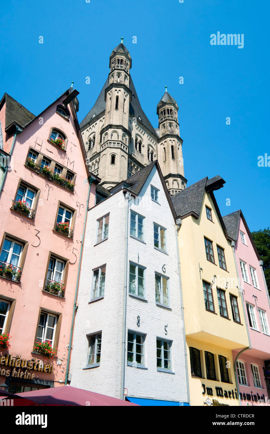 Historische bunte alte Gebäude am Fischmarkt in der Altstadt oder Altstadt in Köln Stockfoto