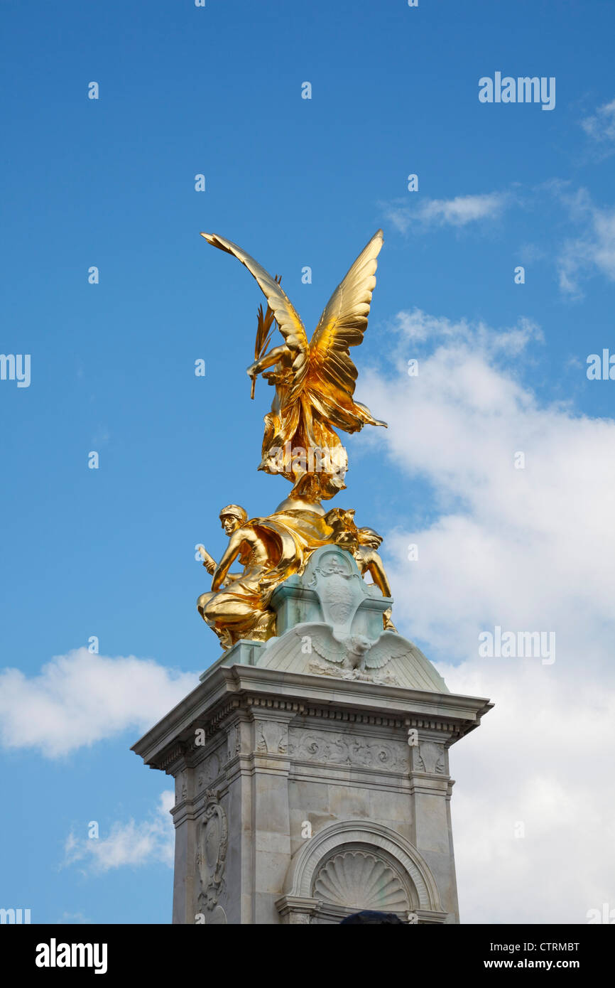 Detail von der Spitze des Victoria Memorial, Queens Gardens, London Stockfoto