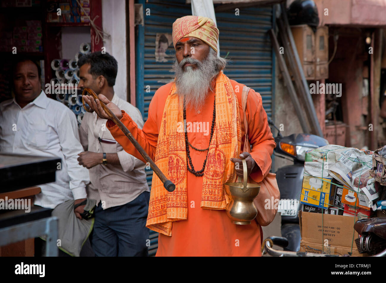 Hare-Krishna-Anhänger in den Straßen von Jaipur, Rajasthan, Indien Stockfoto