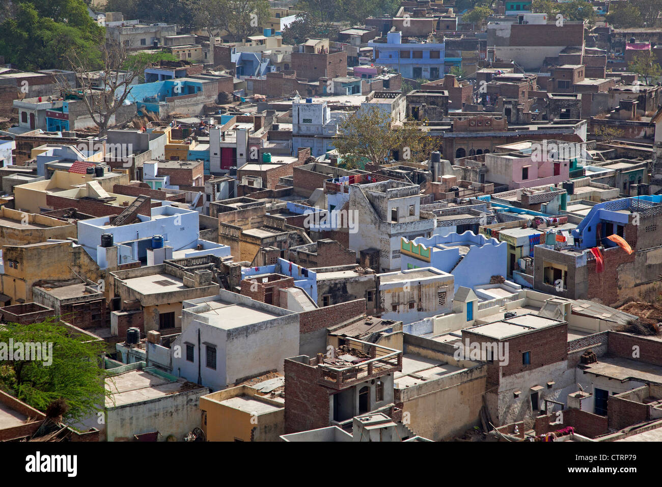 Blick über die Häuser des Dorfes Barsana / Varsana, Uttar Pradesh, Indien Stockfoto