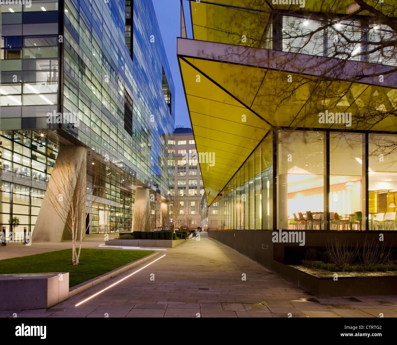 Mit Blick auf die Themse, David Walker Associates neunstöckigen Riverbank-Haus verfügt über eine dreifach verglasten hinterlüfteten Fassade Stockfoto