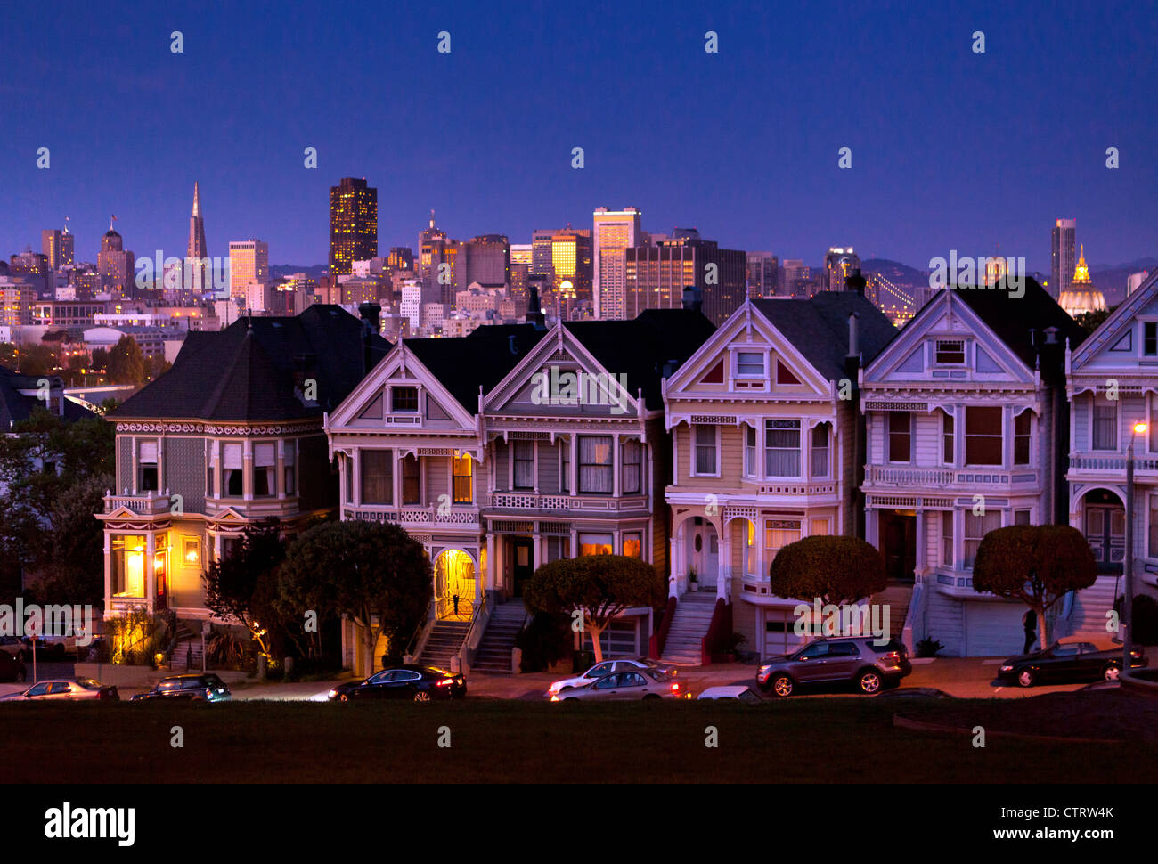 Painted Ladies in der Abenddämmerung, San Francisco Stockfoto