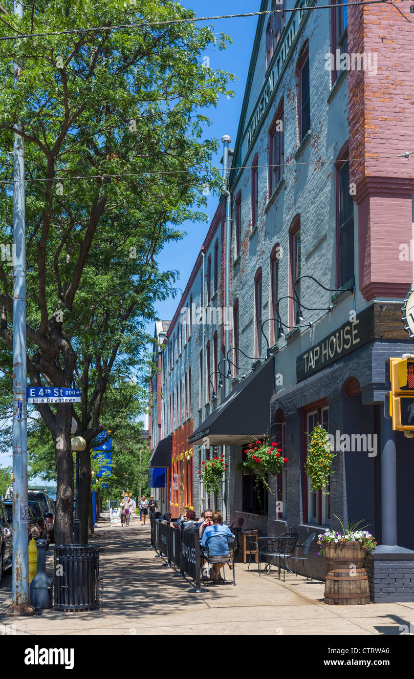 Bar auf der State Street in der Innenstadt von Erie, Pennsylvania, USA Stockfoto