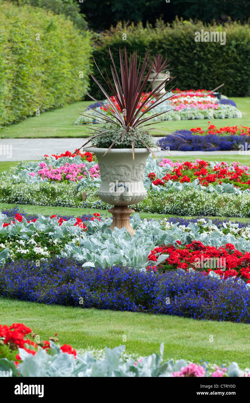 Formales Bepflanzung Schema bei der RHS Wisley Gardens. Surrey, England Stockfoto