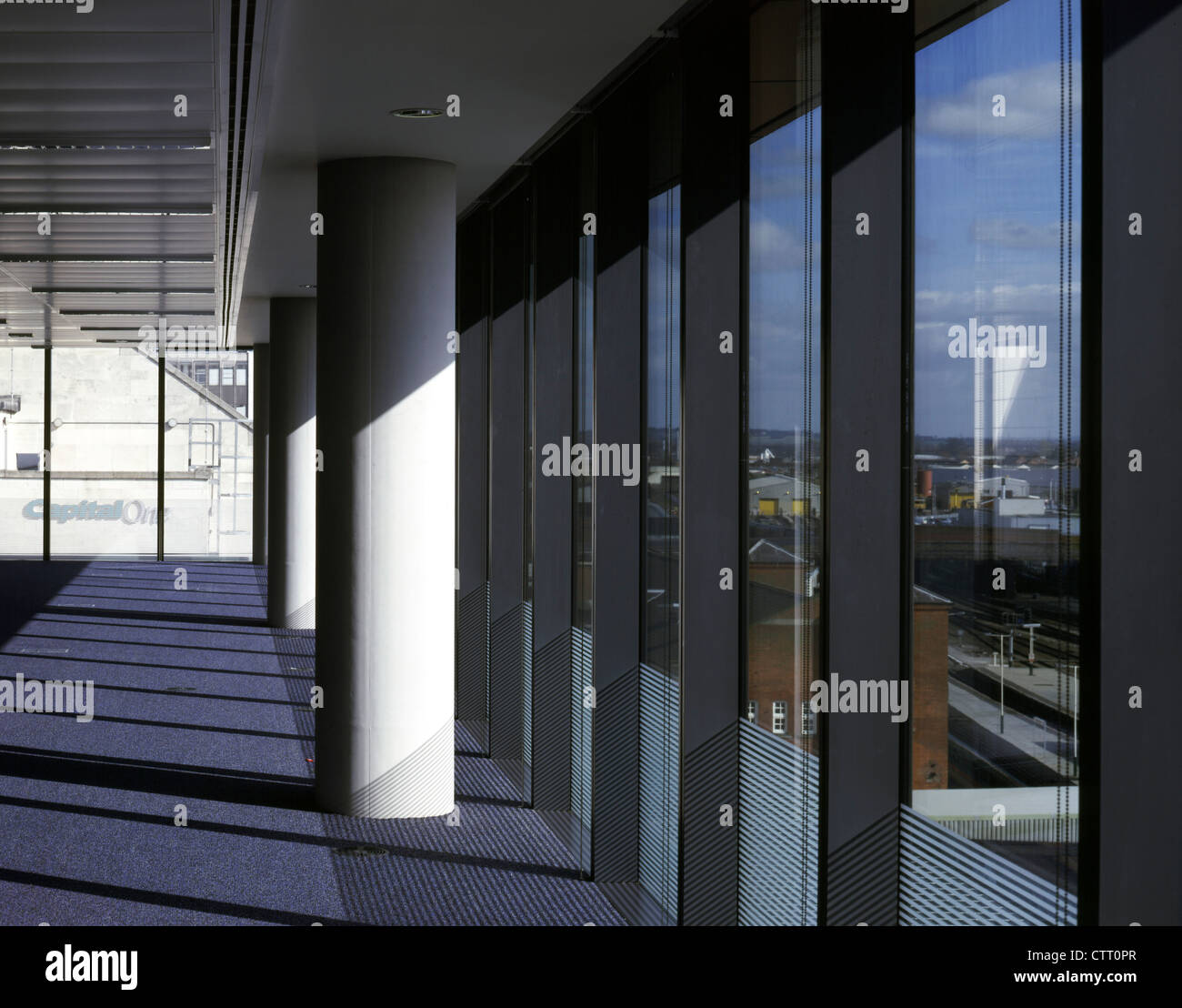 Hauptstadt eines Hausbaus, Loxley Verglasung mit Sonne/Schatten Stockfoto