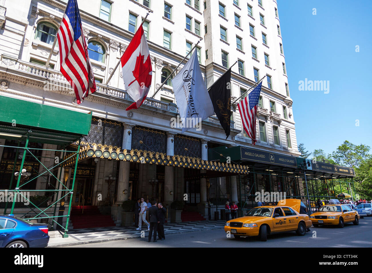 Das Plaza Fairmont Hotel bei Fifth Avenue am Central Park South New York City New York außerhalb der vorderen Fassade des Gebäudes Stockfoto