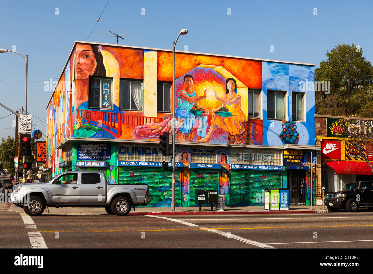 Wandbild auf einem Gebäude in LA, West Sunset Blvd, Echo Park-Bezirk. Stockfoto
