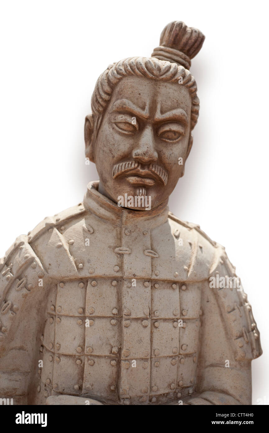Terrakotta Krieger Soldaten aus Terrakotta Krieger Armee des Kaisers Qin Shi Huang, auf weißem Hintergrund mit Schlagschatten Stockfoto