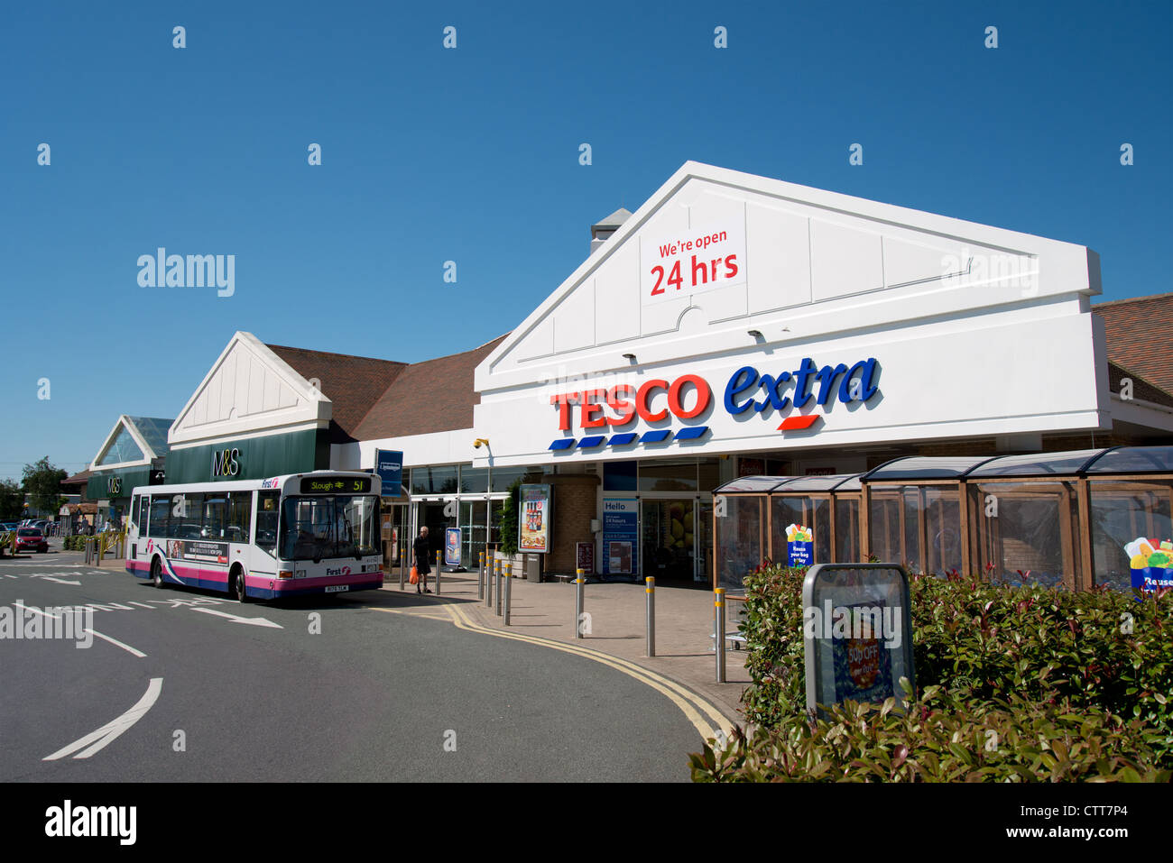 Tesco Brooklands Extra, Brooklands, Weybridge, Surrey, England, Vereinigtes Königreich Stockfoto