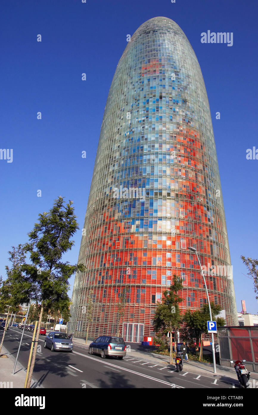 Die 144 Meter Turm Torre Agbar in Barcelona, Spanien, entworfen vom französischen Architekten Jean Nouvel 2004. Stockfoto