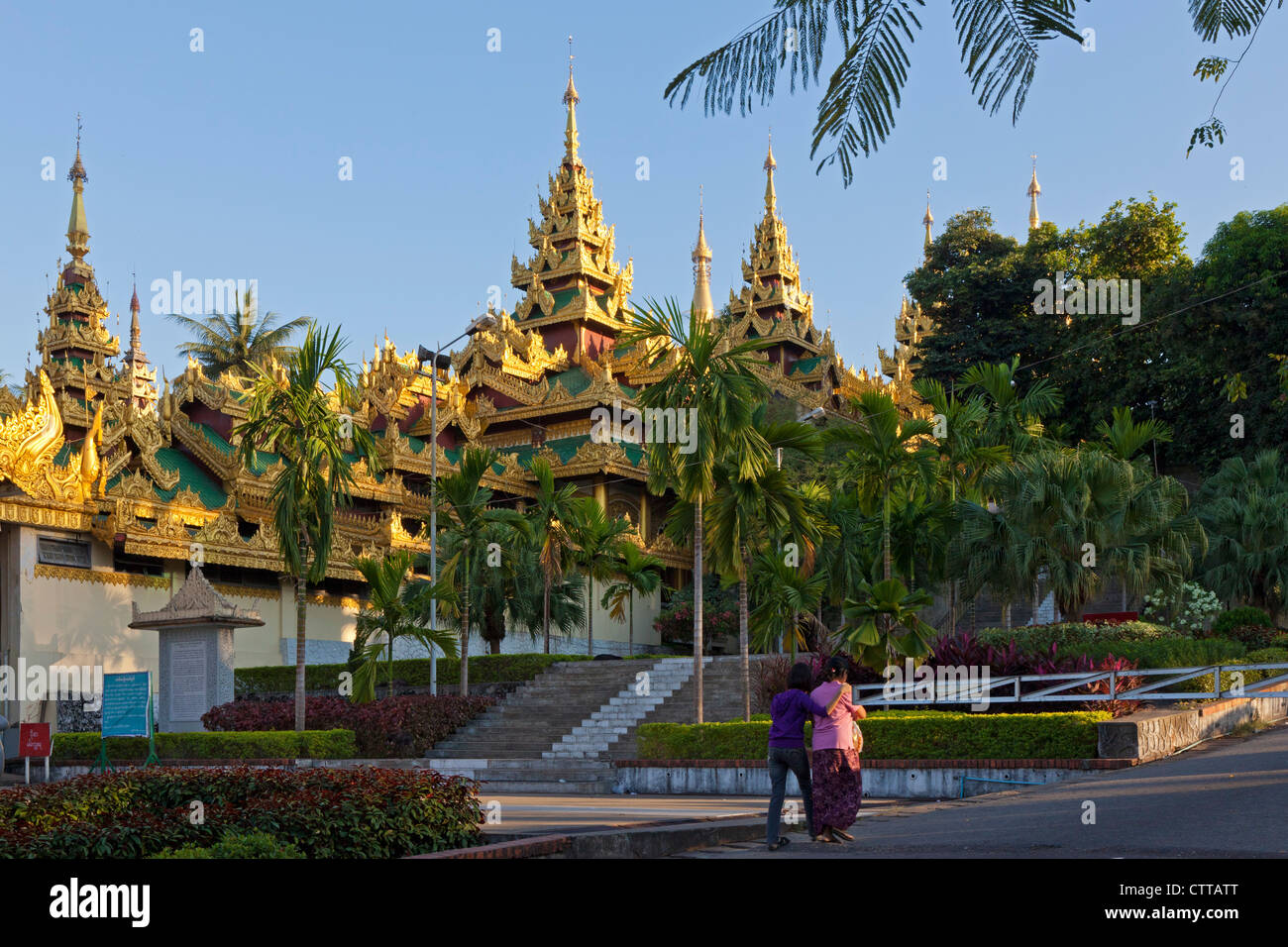 Shwedagon-Pagode Eingang, Yangon, Myanmar Stockfoto