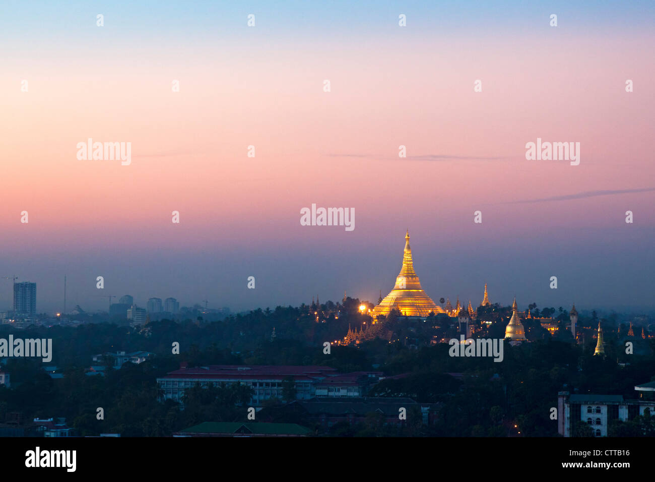 Shwedagon-Pagode Abendhimmel, Yangon, Myanmar Stockfoto