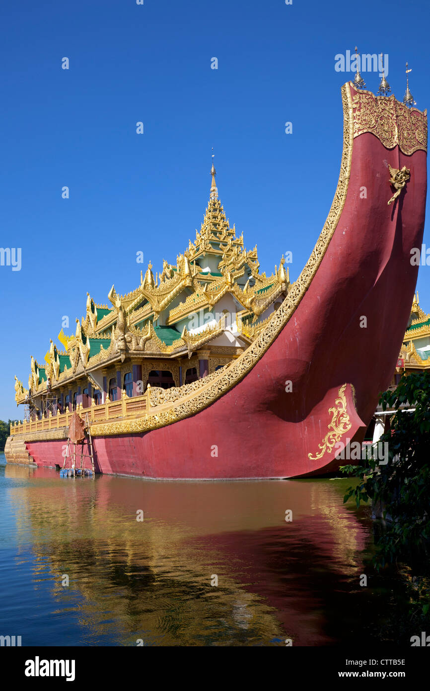 Karaweik Palace, Kandawgyi See in Yangon, Myanmar Stockfoto