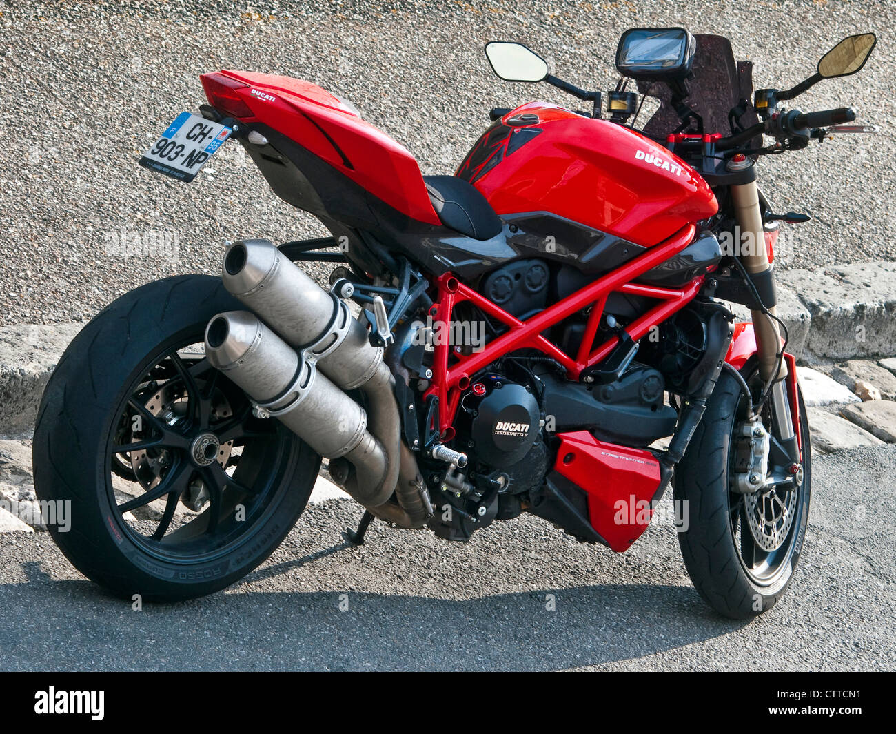 Rote Ducati "Testastretta II" Motorrad - Frankreich. Stockfoto