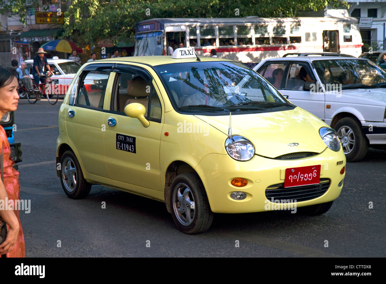 Chery Automobile verwendet als Taxi in Yangon (Rangoon), Myanmar (Burma). Stockfoto
