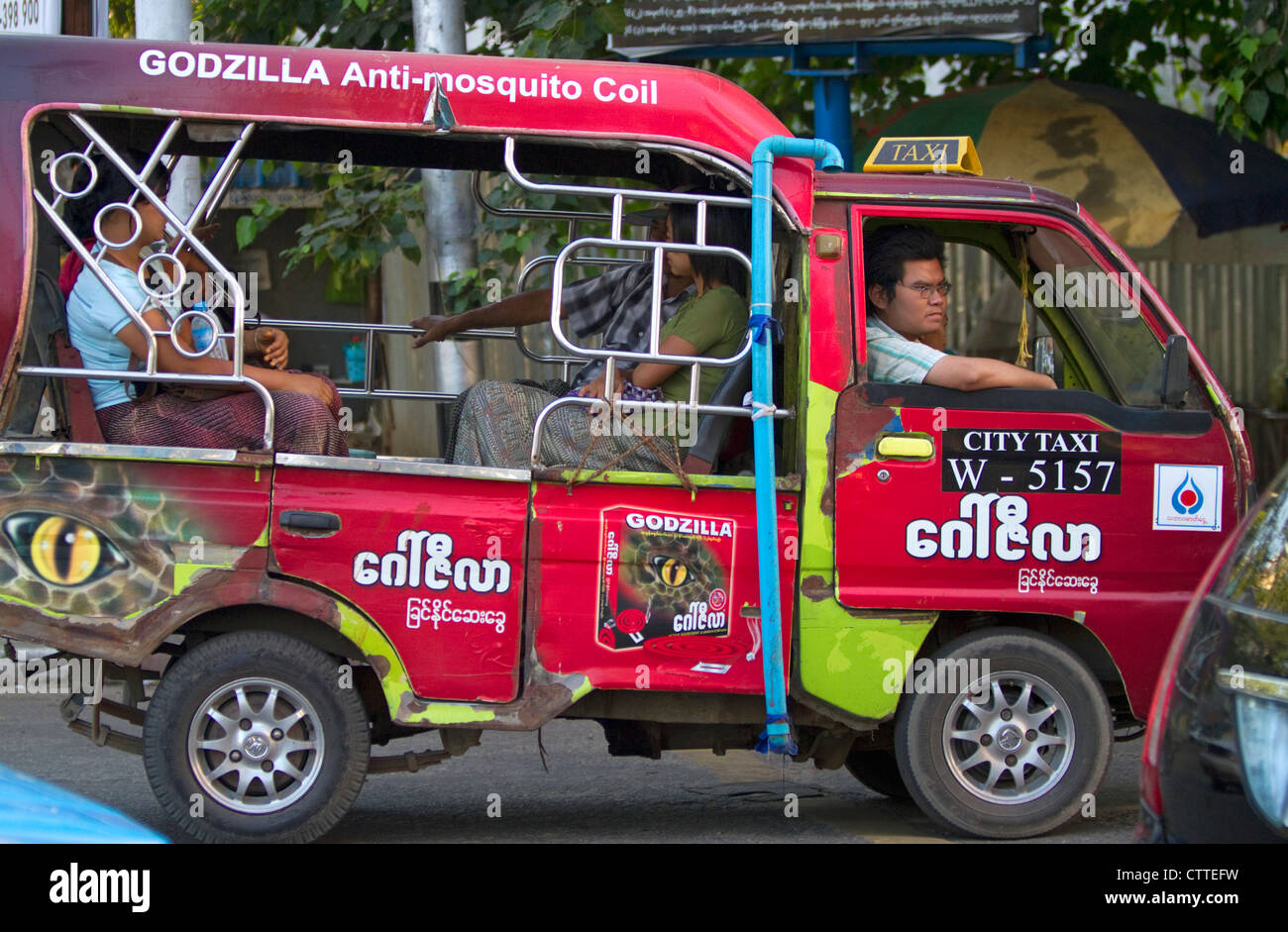 Open Air-Taxi in Yangon (Rangoon), Myanmar (Burma). Stockfoto