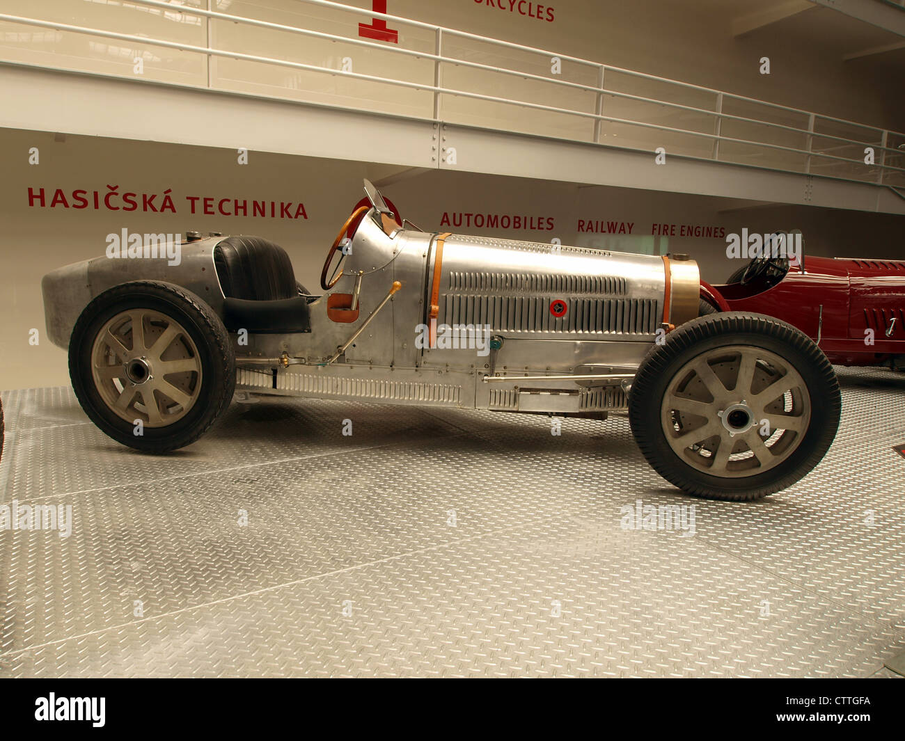 Der 1931 Bugatti 51 N wird im Nationalen Technischen Museum in Prag ausgestellt. Dieser historische Rennwagen, ein Produkt des renommierten französischen Automobilherstellers Bugatti, stellt den Höhepunkt der Automobiltechnik aus den frühen 1930er Jahren dar Stockfoto