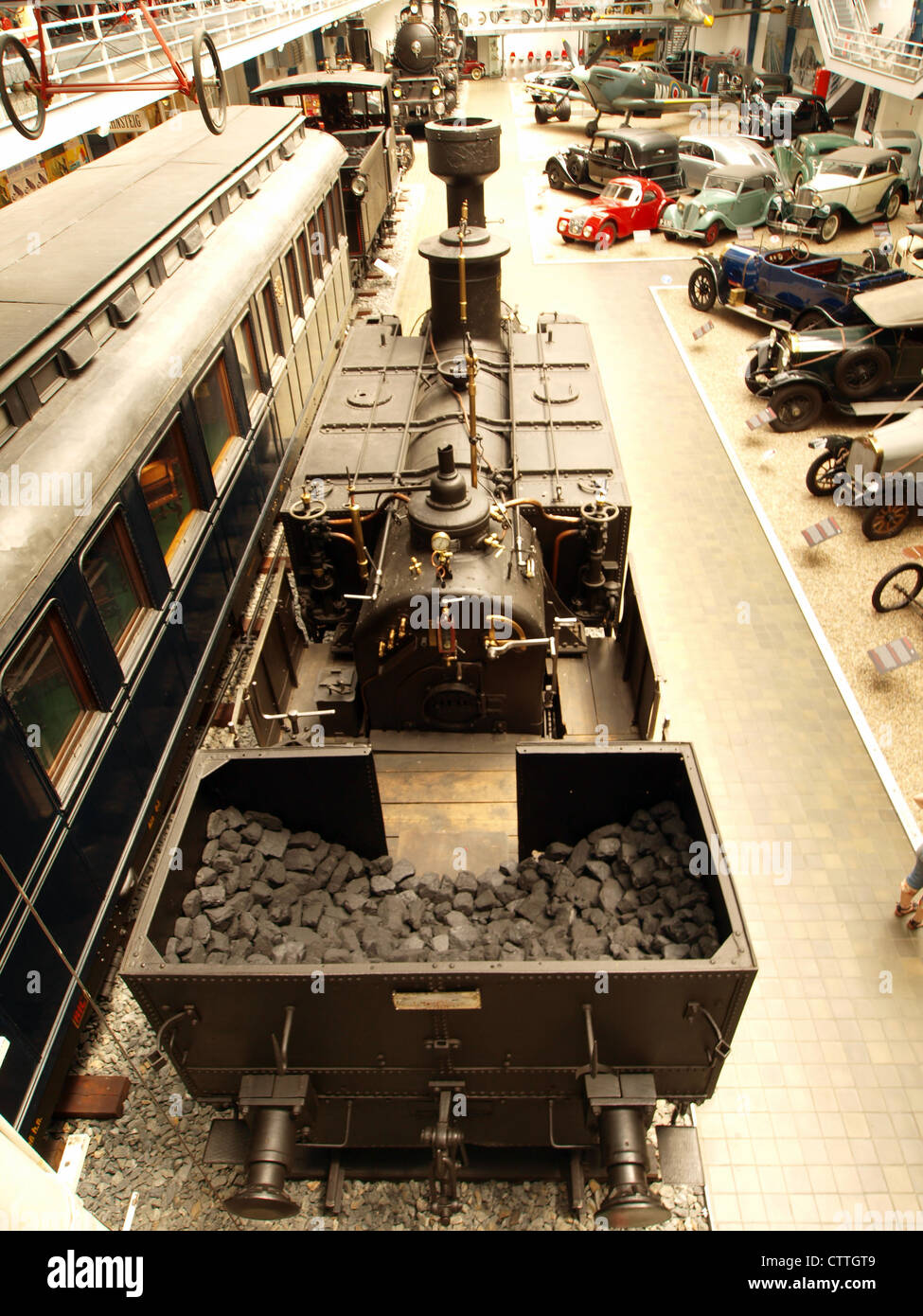 Die Lokomotive BEB I 103 aus dem Jahr 1855 ist Teil der Sammlung des Nationalen Technischen Museums und zeigt die frühe tschechische Eisenbahntechnik. Stockfoto