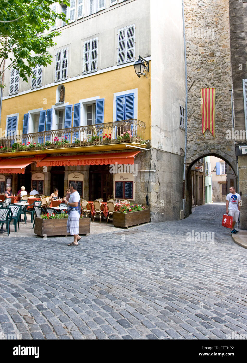 Café Kultur in alten Mauern umgebene Stadt von Bargemon Var Provence Frankreich Europa Stockfoto