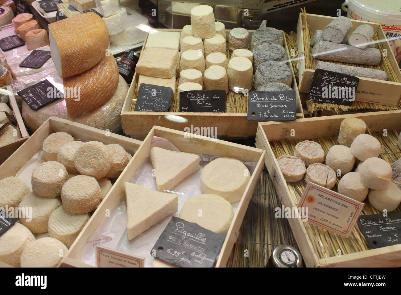 La Rochelle im Außen- und Innenbereich Lebensmittelmarkt Stockfoto