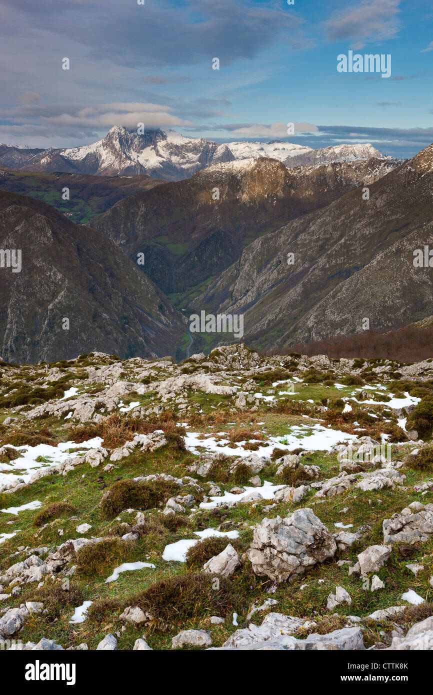 Blick vom Picu'l Vasu am Westrand der Nationalpark Picos Europa nahe Amieva, Asturien, Spanien Stockfoto