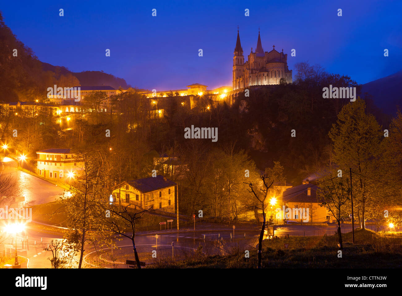 Basilika Santa María la Real von Covadonga, Picos de Europa, Asturien, Spanien Stockfoto